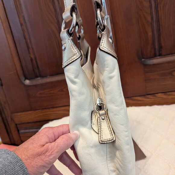 Coach F17219 Soho Lynn Ivory White & Gold Leather Hobo Shoulder Bag Purse - Picture 4 of 16